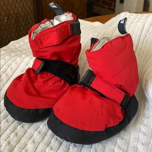 MEC Toddler Booties, size medium (size 7-9).